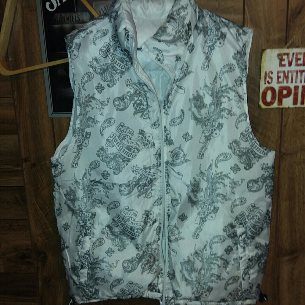Vest - Picture 3 of 5